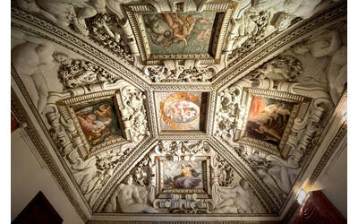soffitto decorato stucchi e affreschi a Palazzo Thiene