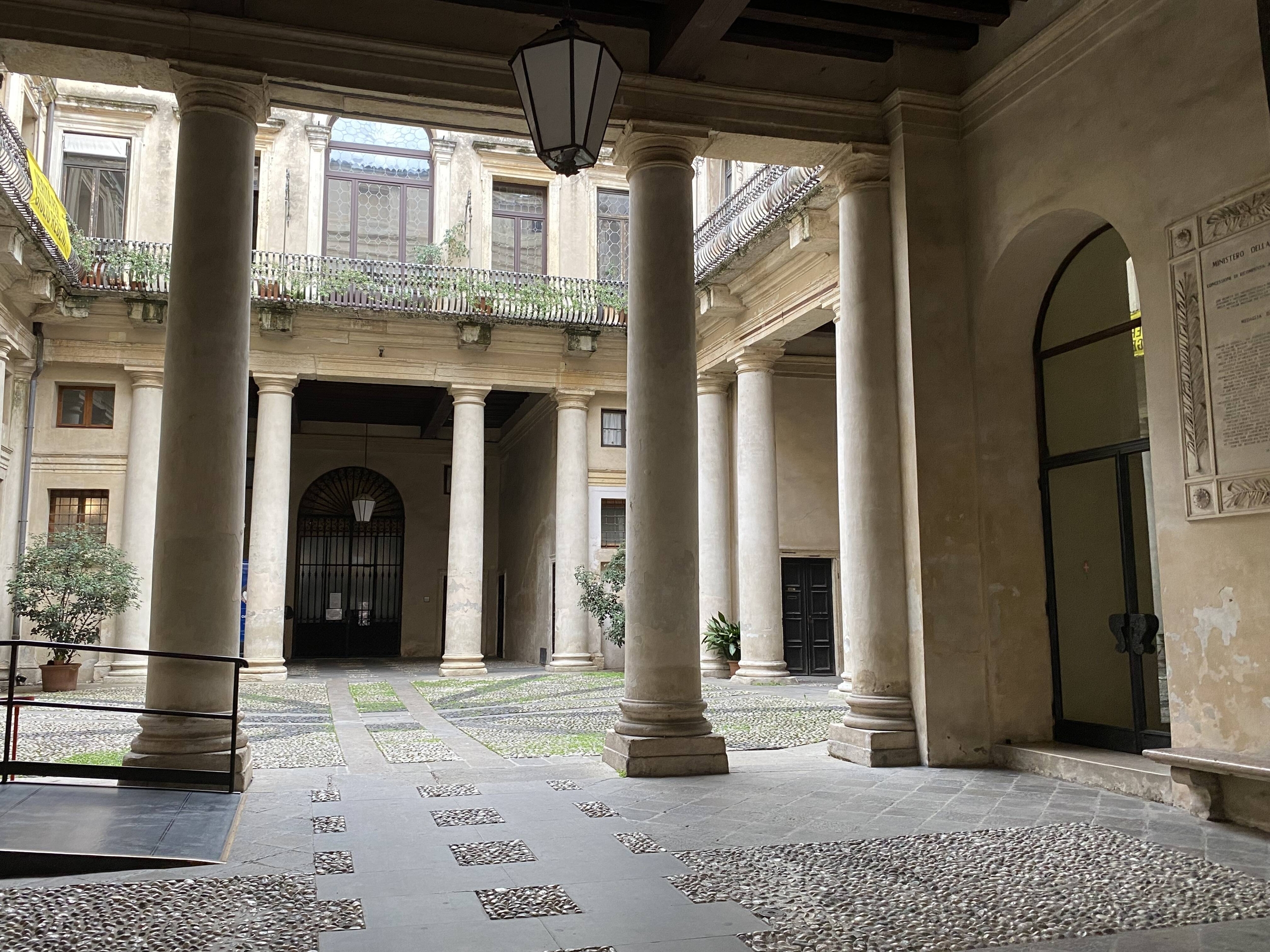Immagine: Cortile di Palazzo Trissino
