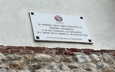 Immagine: Lapide Teatro Olimpico Giorno Memoria