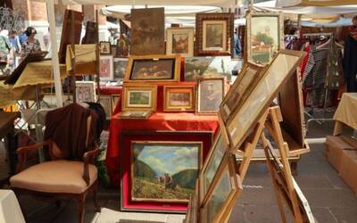 Immagine: Mercato dell'antiquariato Non ho l'età