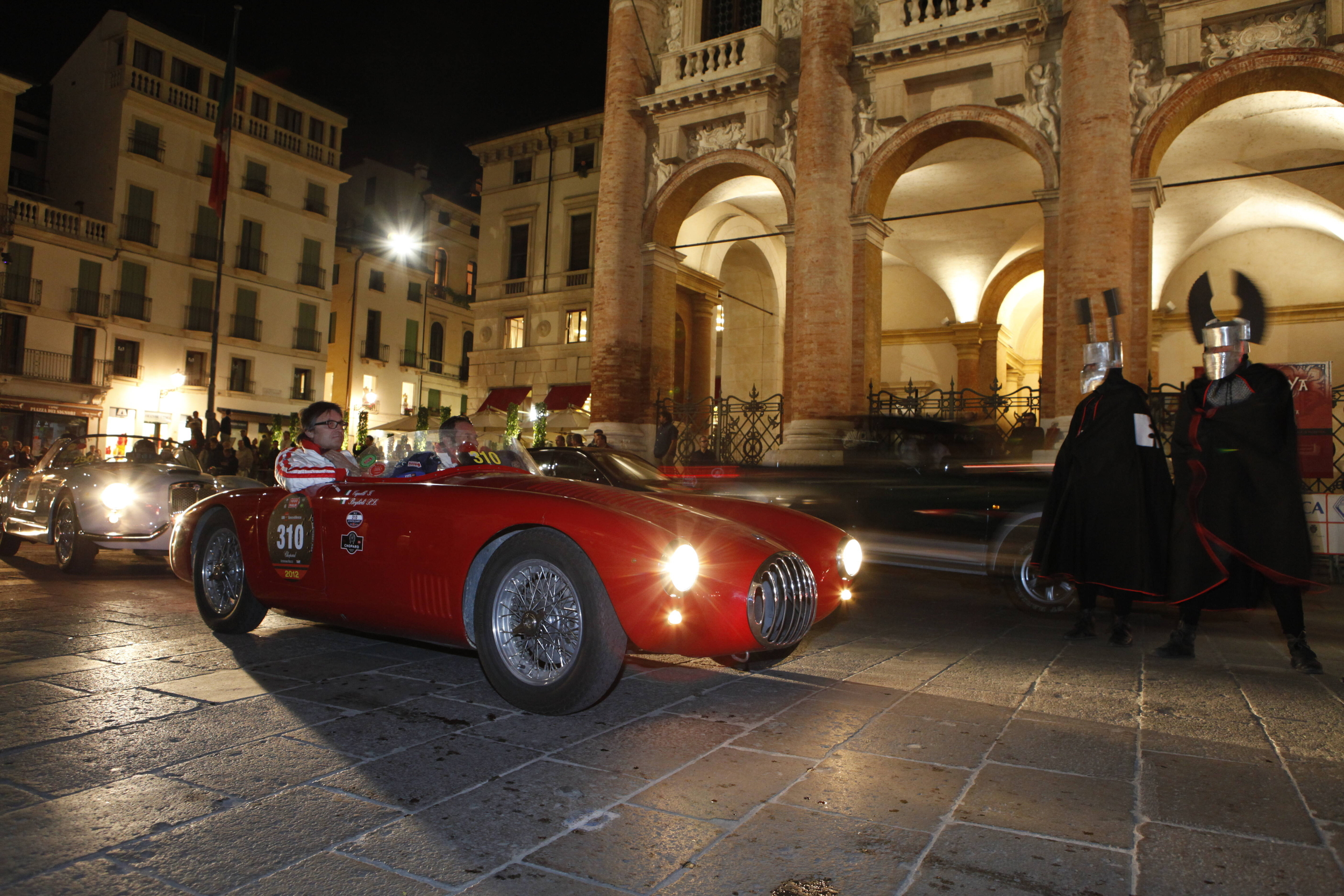 Passaggio della 1000 Miglia nel centro storico di Vicenza