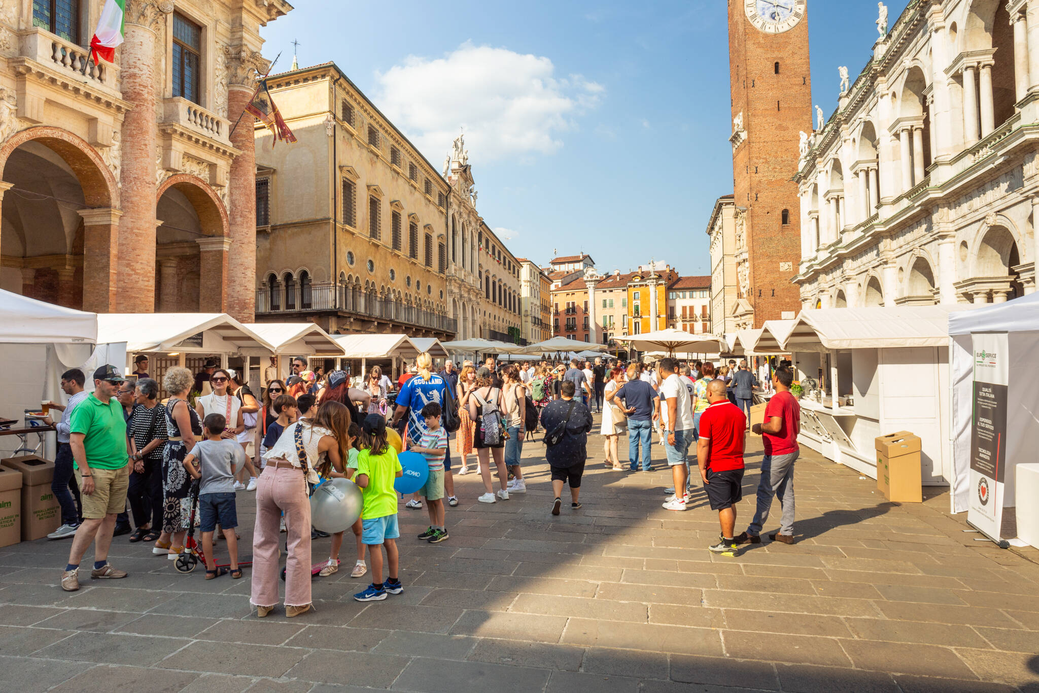 Immagine: pizza in piazza