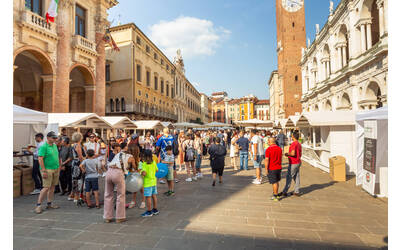 Immagine: pizza in piazza