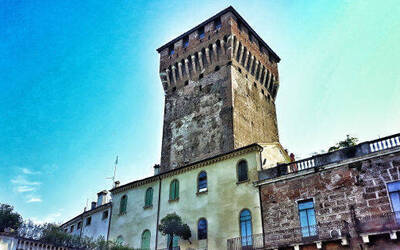 Immagine: Torrione di porta Castello